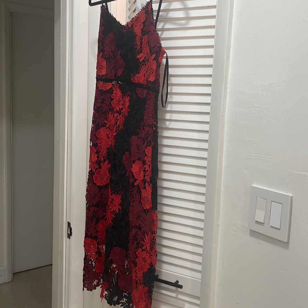 Bebe cut work crochet dress black and red. Gorgeous NWT Size 8. Spaghetti straps